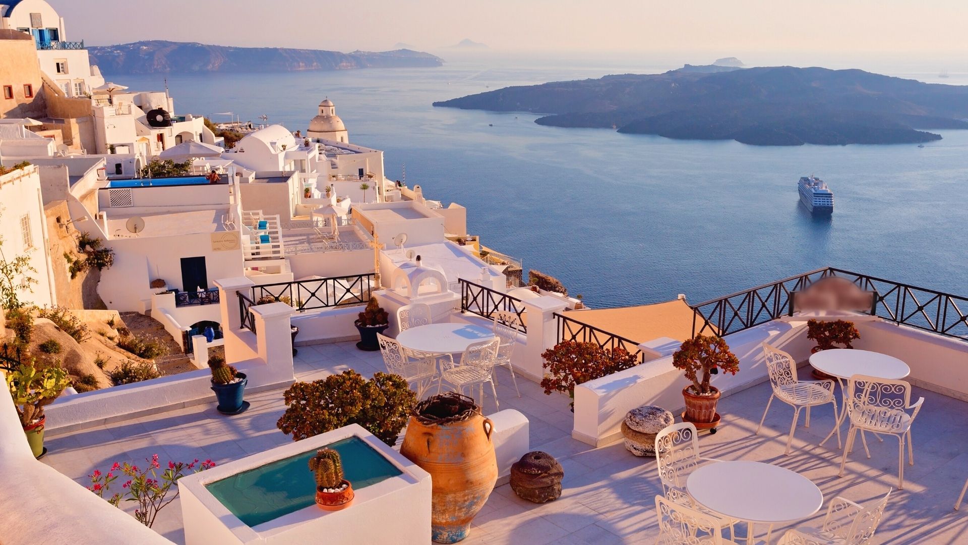 The Ultimate Guide of What to see in Santorini